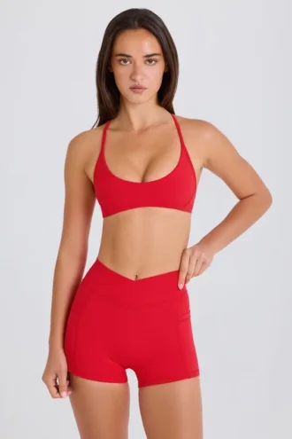 Μίνι σορτς Soft Active με τσέπες και V-σχισμή στη μέση σε χρώμα Strawberry Red