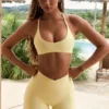 Μίνι σορτς Soft Active με τσέπες και ζώνη σε σχήμα V σε χρώμα λεμόνι Μίνι σορτς Soft Active με τσέπες και ζώνη σε σχήμα V σε χρώμα λεμόνι