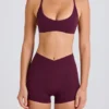 Μίνι σορτς Soft Active με τσέπες και ζώνη σε σχήμα V σε μπορντό Μίνι σορτς Soft Active με τσέπες και ζώνη σε σχήμα V σε μπορντό