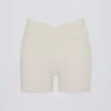 Μίνι σορτς Soft Active με τσέπη και V-Waist σε κρεμ Μίνι σορτς Soft Active με τσέπη και V-Waist σε κρεμ