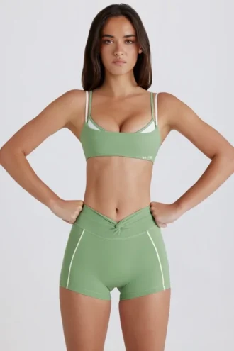 Μίνι σορτς Soft Active Twist-Front σε πράσινο