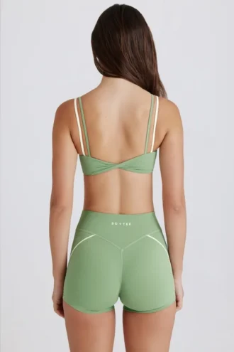 Μίνι σορτς Soft Active Twist-Front σε πράσινο