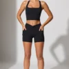 Μίνι σορτς Twist Waist με τσέπες σε μαύρο χρώμα