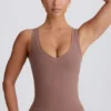 Μπλούζα Soft Active με V λαιμόκοψη σε χρώμα Mocha Μπλούζα Soft Active με V λαιμόκοψη σε χρώμα Mocha
