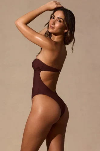 Ολόσωμο Μαγιό bandeau Faye με cut-out σε καφέ χρώμα