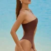 Ολόσωμο Μαγιό Formentera με διακοσμητικά cut-out σε χρώμα σοκολάτας Ολόσωμο Μαγιό Formentera με διακοσμητικά cut-out σε χρώμα σοκολάτας