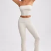 Παντελόνι με φαρδιά πόδια και διπλωμένο τελείωμα από χοντρό πλεκτό σε κρεμ Παντελόνι με φαρδιά πόδια και διπλωμένο τελείωμα από χοντρό πλεκτό σε κρεμ