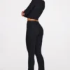 Philippa Modal Mid-Rise Flared Trousers σε μαύρο Philippa Modal Mid-Rise Flared Trousers σε μαύρο
