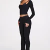 Philippa Modal Mid-Rise Flared Trousers σε μαύρο Philippa Modal Mid-Rise Flared Trousers σε μαύρο