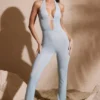 Ramona Petite Εμπλουτισμένη ολόσωμη φόρμα με βαθύ ντεκολτέ σε χρώμα Aqua Ramona Petite Εμπλουτισμένη ολόσωμη φόρμα με βαθύ ντεκολτέ σε χρώμα Aqua