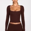 Retta Ribbed Modal Square-Neck Long-Sleeve Μπλούζα σε χρώμα σοκολάτας Retta Ribbed Modal Square-Neck Long-Sleeve Μπλούζα σε χρώμα σοκολάτας