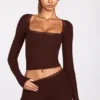 Retta Ribbed Modal Square-Neck Long-Sleeve Μπλούζα σε χρώμα σοκολάτας Retta Ribbed Modal Square-Neck Long-Sleeve Μπλούζα σε χρώμα σοκολάτας