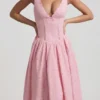 Saidey Broderie Anglaise Φορέμα A-Line Midaxi με λεπτομέρεια φιόγκο σε απαλό ροζ Saidey Broderie Anglaise Φορέμα A-Line Midaxi με λεπτομέρεια φιόγκο σε απαλό ροζ