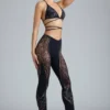 Stevie Εμπλουτισμένο παντελόνι με μεσαίο ύψος και φαρδιά γραμμή σε μαύρο Stevie Εμπλουτισμένο παντελόνι με μεσαίο ύψος και φαρδιά γραμμή σε μαύρο