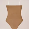Στράπλες κορμάκι Intimates σε χρώμα αμύγδαλο Στράπλες κορμάκι Intimates σε χρώμα αμύγδαλο