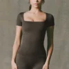 Τ-shirt Super Sculpt χωρίς ραφές σε καφέ χρώμα Τ-shirt Super Sculpt χωρίς ραφές σε καφέ χρώμα