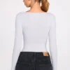 Verity Ribbed Modal Long-Sleeve Plunge Κορμάκι σε γκρι Verity Ribbed Modal Long-Sleeve Plunge Κορμάκι σε γκρι