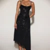 Zelina Διακοσμημένο ασύμμετρο φόρεμα midi με μαλακό ντεκολτέ σε μαύρο χρώμα